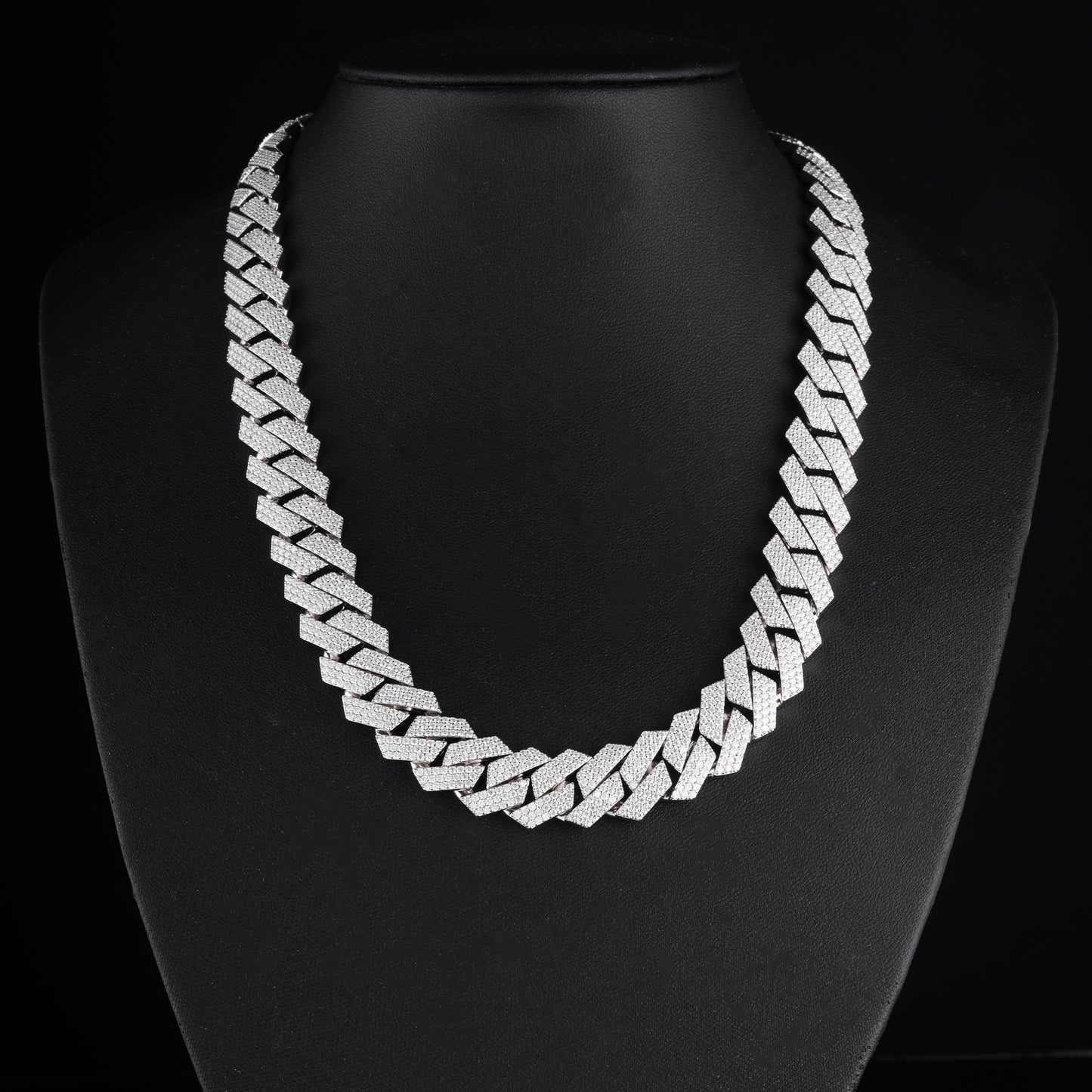 925S & VVS Moissanite 15MM Prong Cuban Link Chain